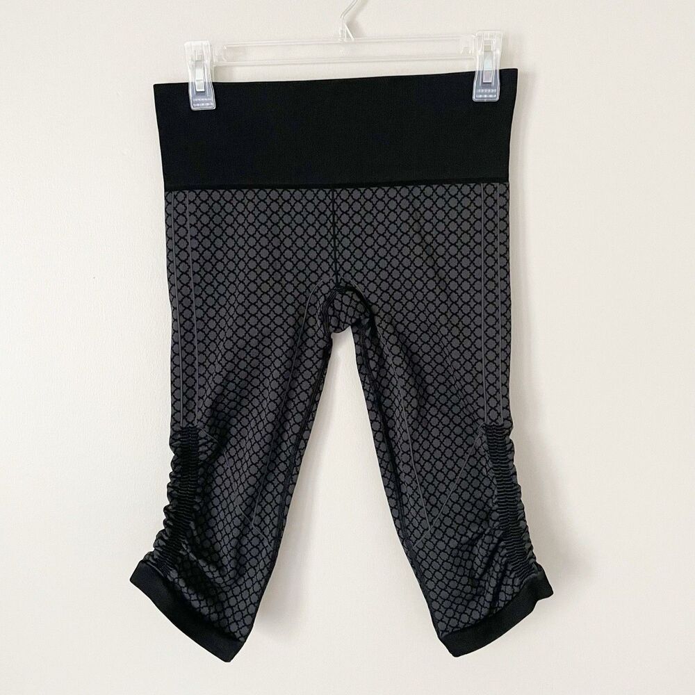 Lululemon Size 8 Black Gray In The Flow Seamless Cropped Crop Leggings Workout